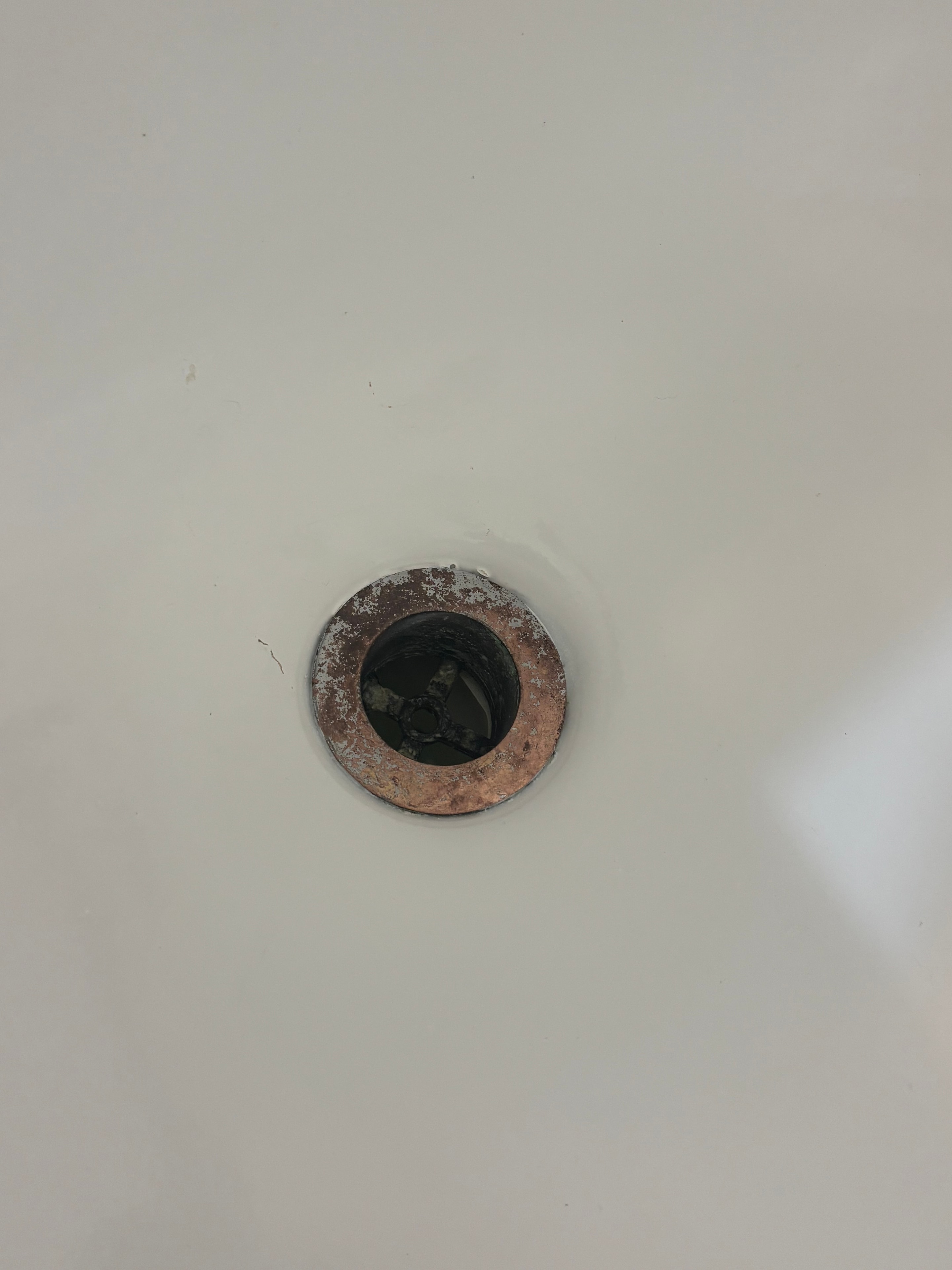Bathtub clean and bright after cleaning